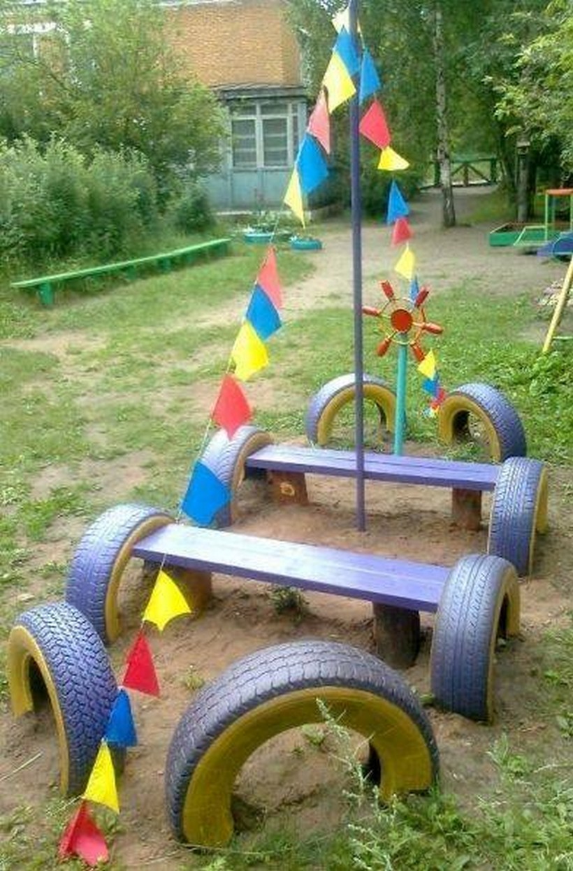 kids play land with used tires